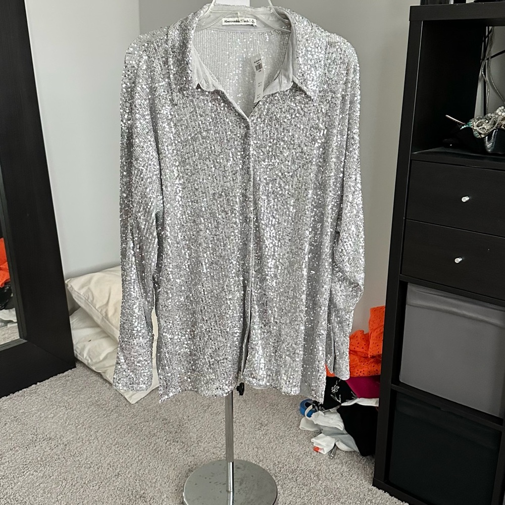 NWT - Abercrombie & Fitch - women’s silver sequined button down shirt, size XL